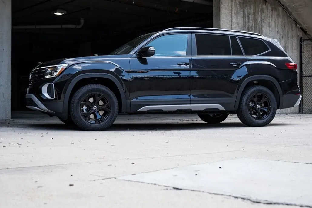 2025 Volkswagen Atlas Peak Edition SE photo 1