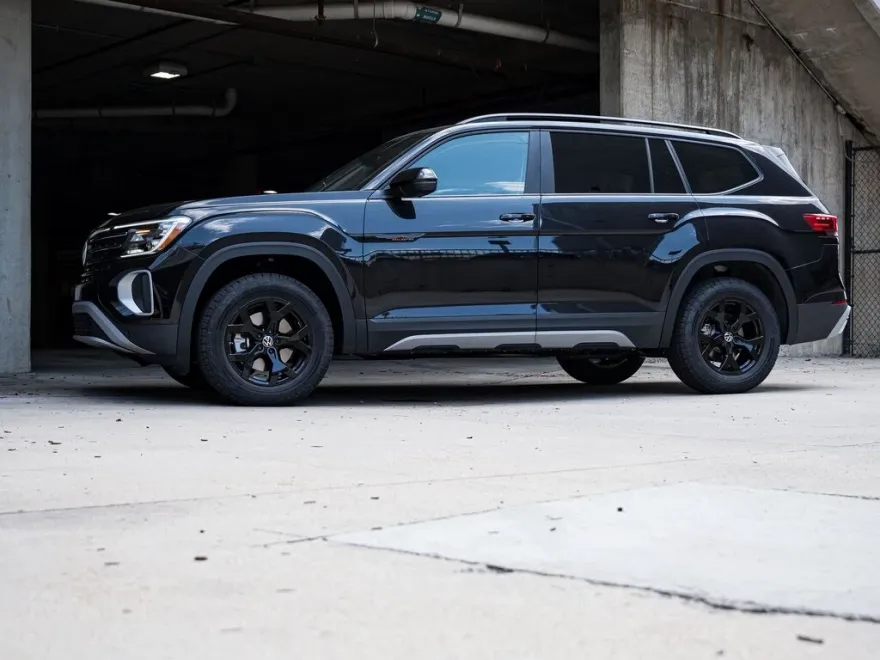 2025 Volkswagen Atlas Peak Edition SE photo 1