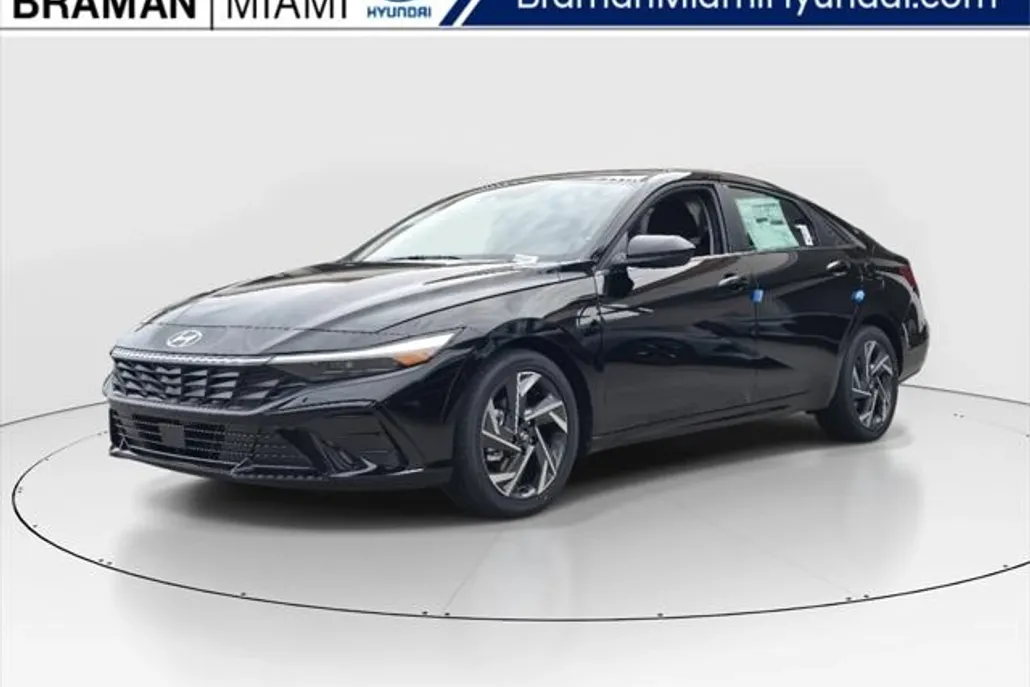 2025 Hyundai Elantra SEL Convenience photo 1
