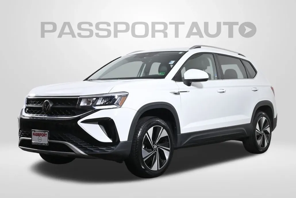 2023 Volkswagen Taos SE photo 1