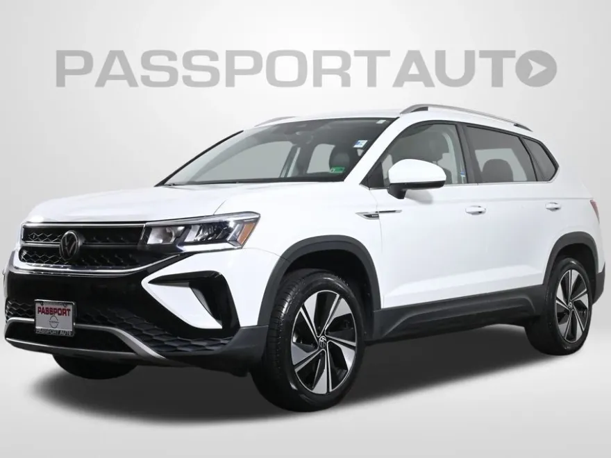 2023 Volkswagen Taos SE photo 1