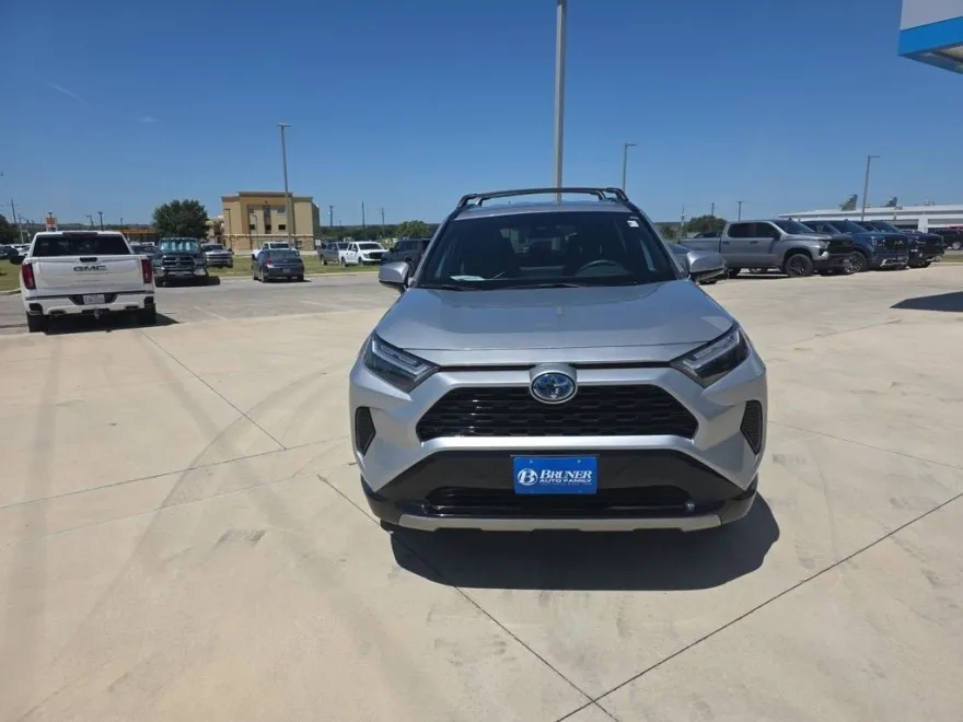 2024 Toyota RAV4 Hybrid SE photo 1