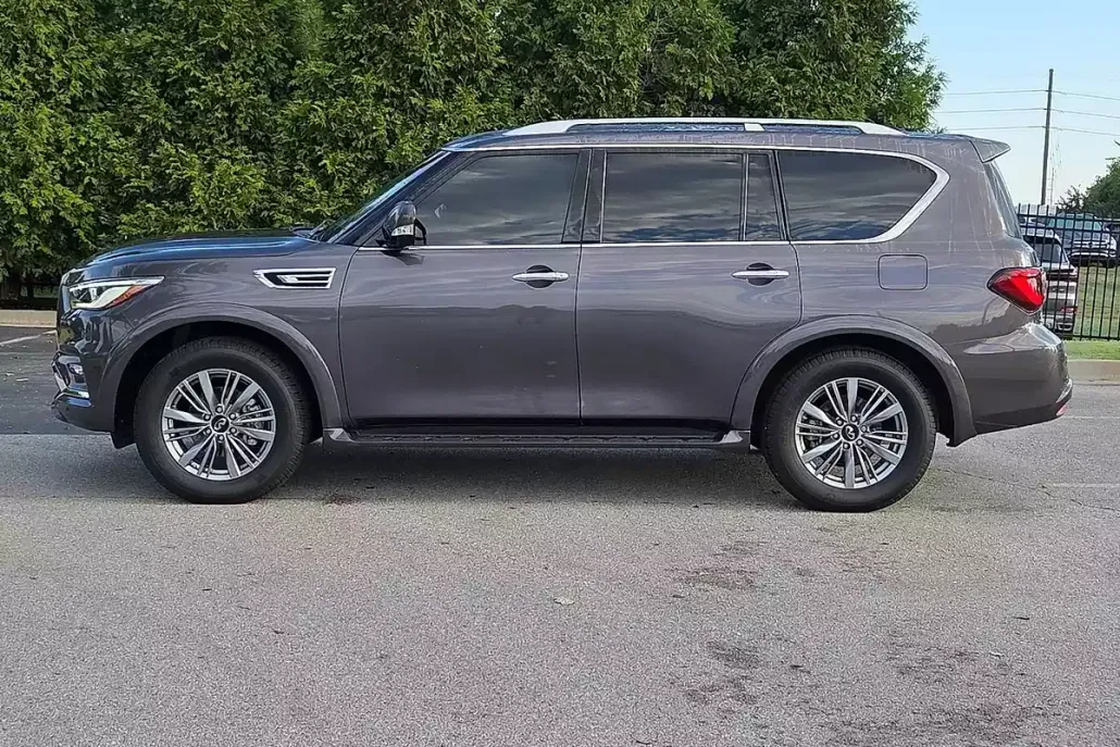 2022 Infiniti QX80 Luxe photo 1