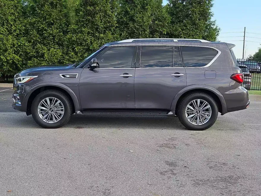 2022 Infiniti QX80 Luxe photo 1