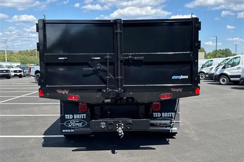 2025 Ford F-600 photo 1