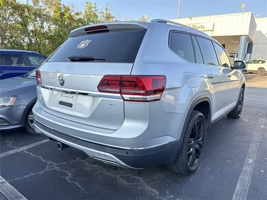 2018 Volkswagen Atlas SEL photo 1