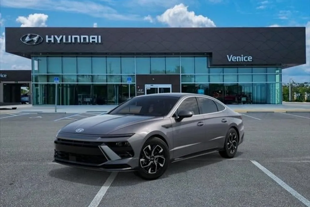 2025 Hyundai Sonata SEL photo 1