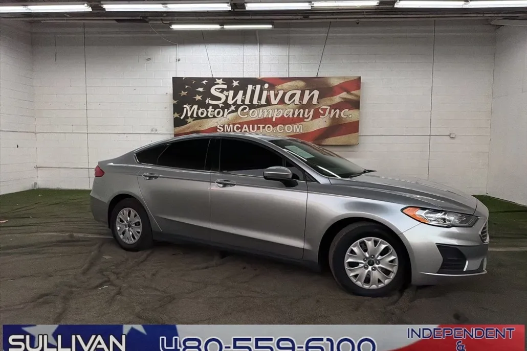 2020 Ford Fusion S photo 1
