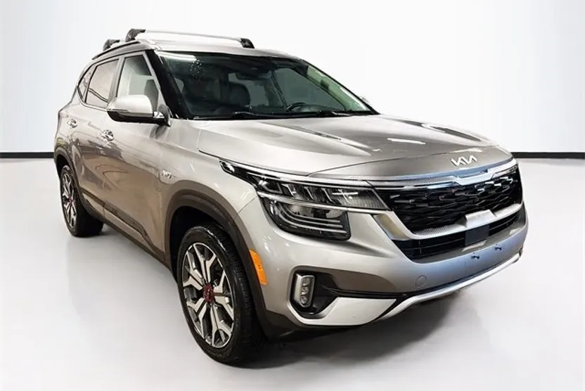 2023 Kia Seltos SX photo 1