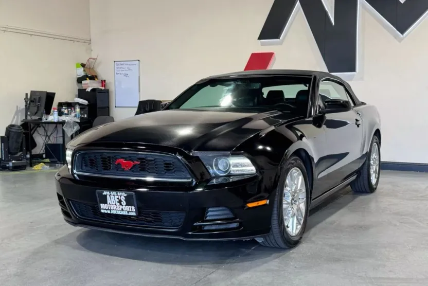 2013 Ford Mustang V6 Premium Convertible photo 1