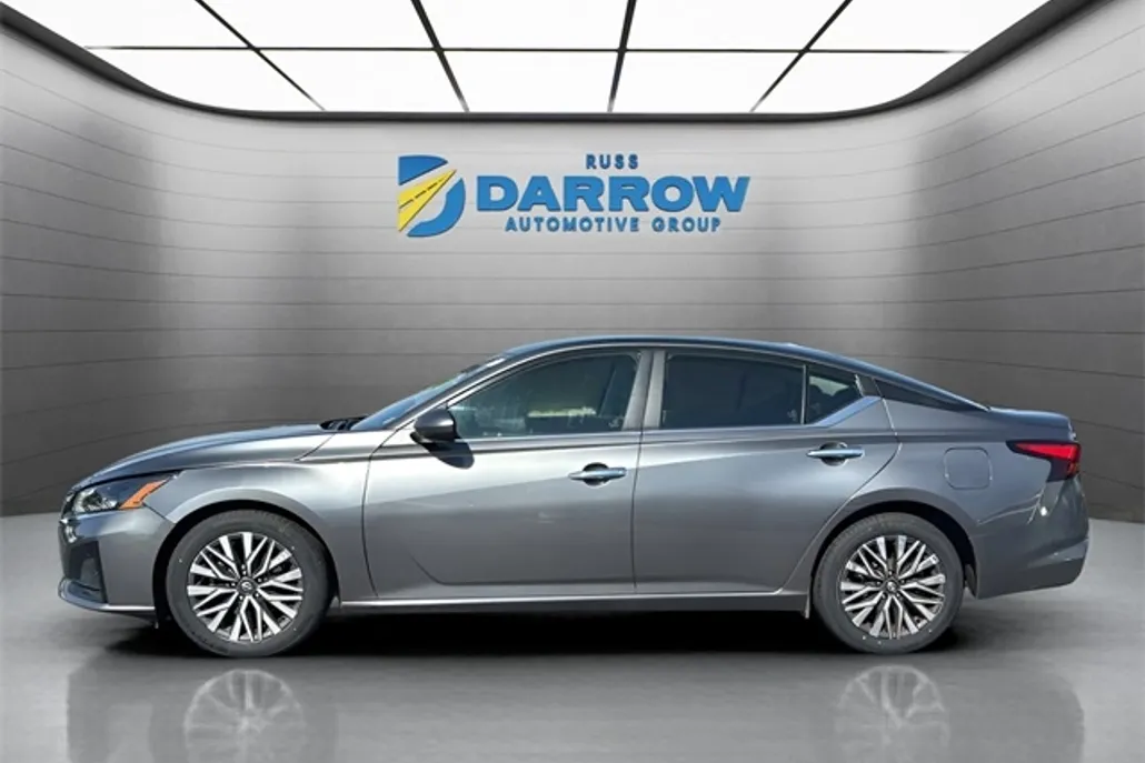 2023 Nissan Altima 2.5 SV photo 1