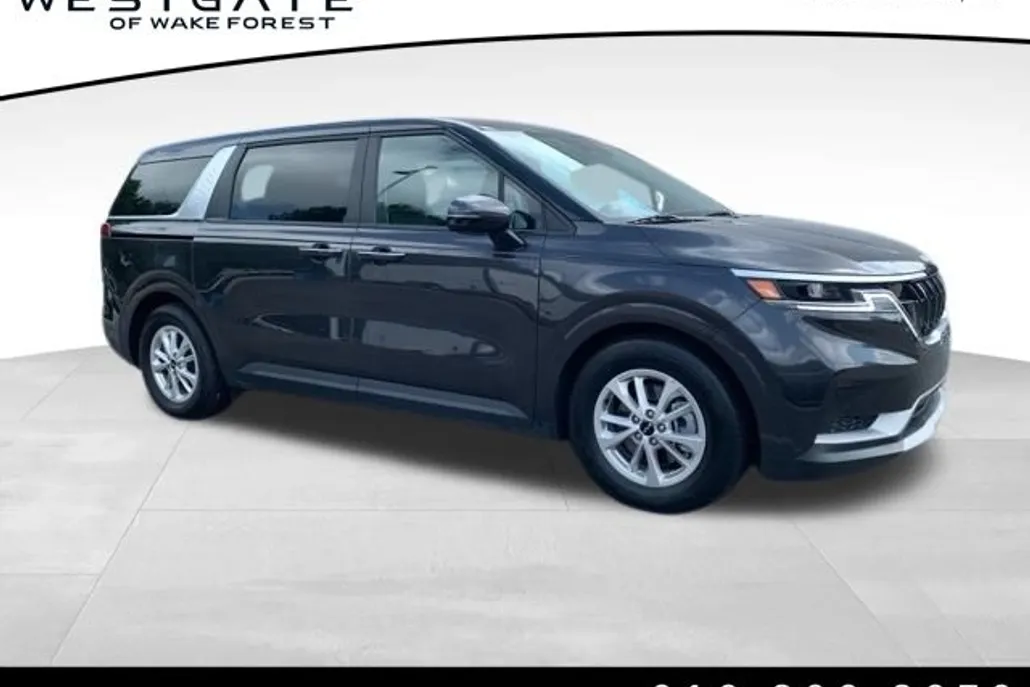 2024 Kia Carnival LX photo 1