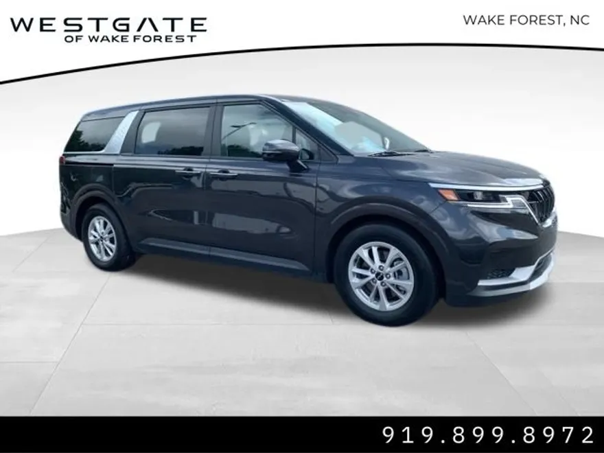 2024 Kia Carnival LX photo 1