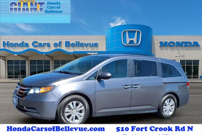 2016 Honda Odyssey SE photo 1