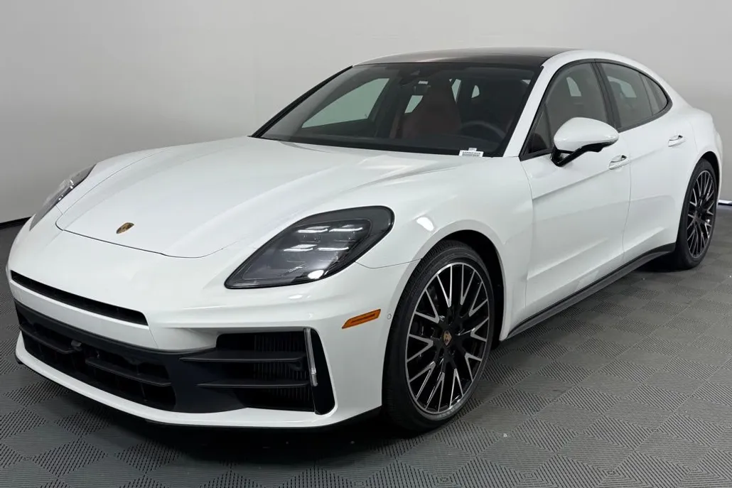 2025 Porsche Panamera 4 photo 1