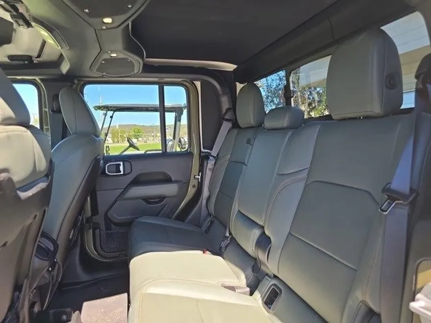 2025 Jeep Gladiator Mojave photo 14