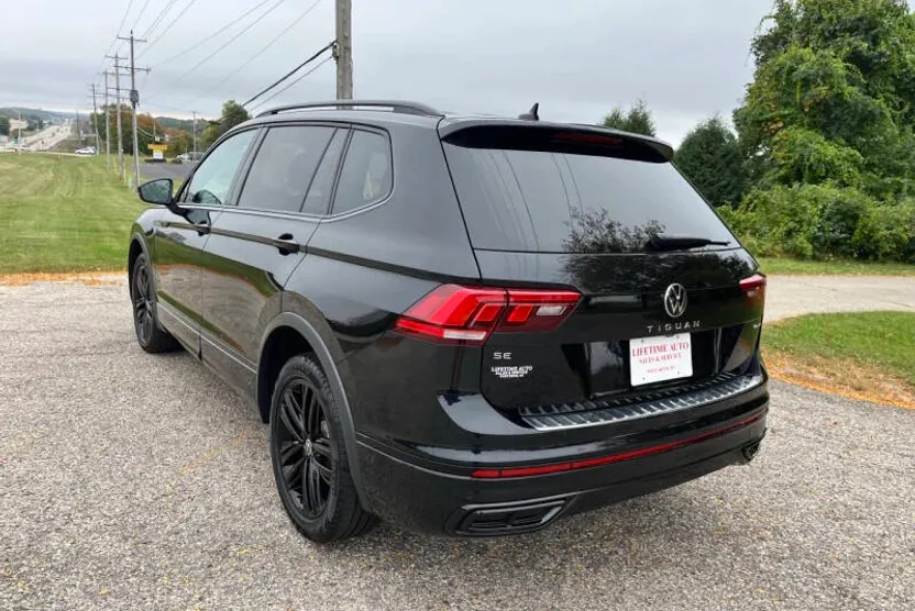 2022 Volkswagen Tiguan SE R-Line Black photo 1