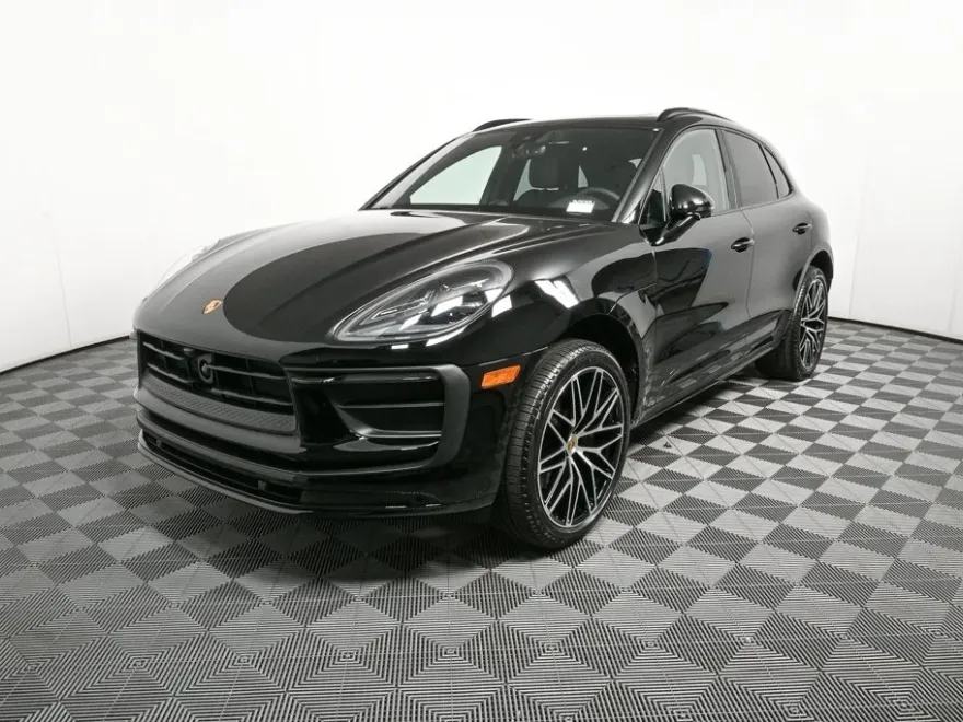 2025 Porsche Macan T photo 1