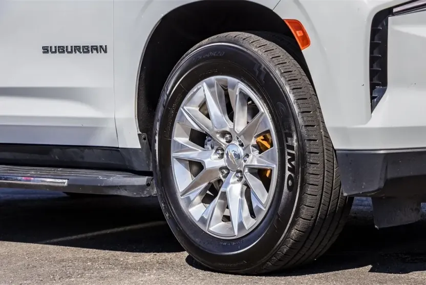 2023 Chevrolet Suburban Premier photo 1