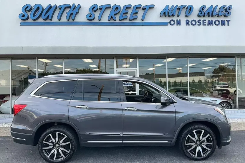2019 Honda Pilot Touring photo 1