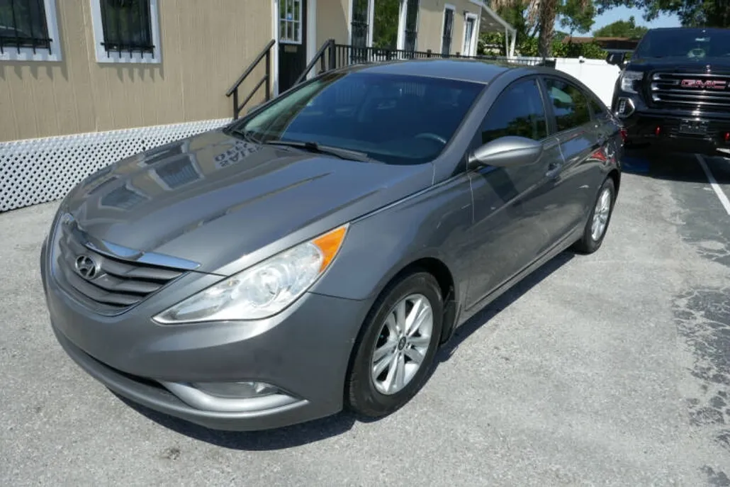 2013 Hyundai Sonata GLS photo 1