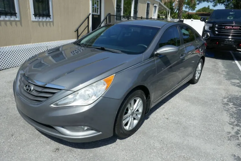 2013 Hyundai Sonata GLS photo 1