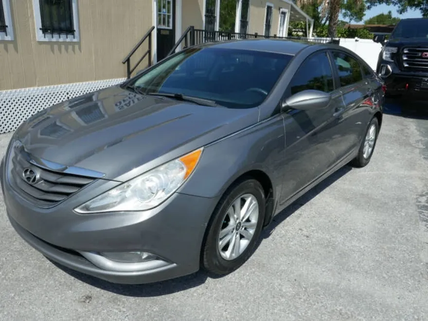 2013 Hyundai Sonata GLS photo 1