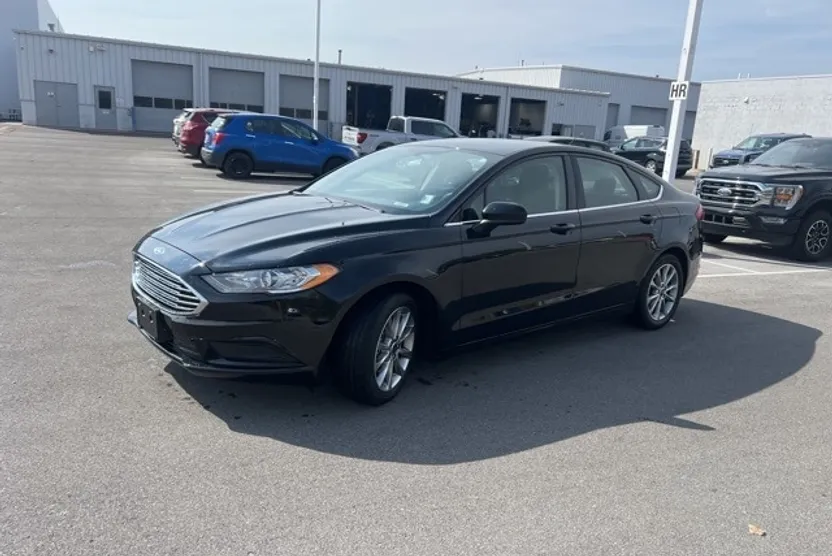 2017 Ford Fusion SE photo 1