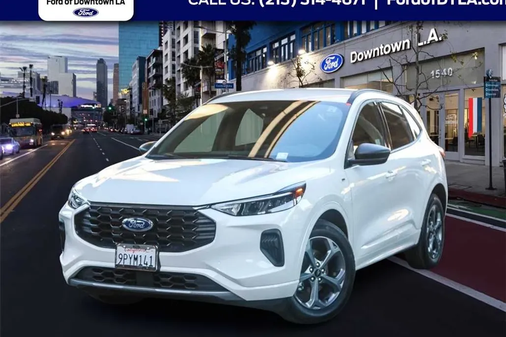 2024 Ford Escape ST-Line Hybrid photo 1