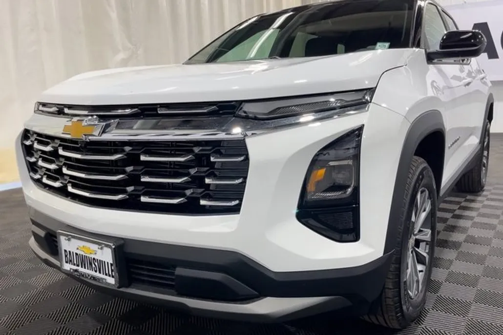 2026 Chevrolet Equinox LT photo 1