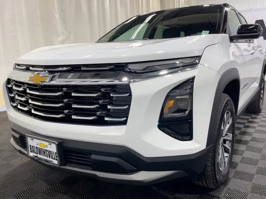 2026 Chevrolet Equinox LT photo 1