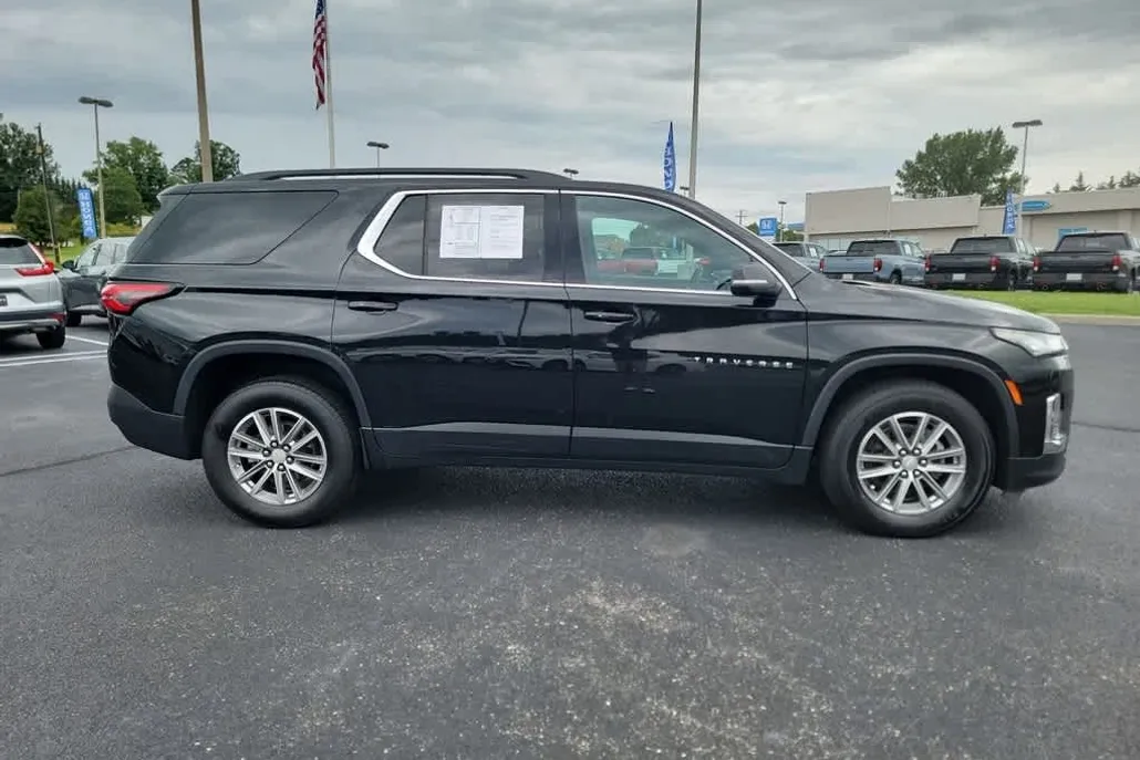 2023 Chevrolet Traverse Cloth photo 1