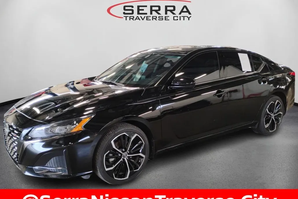 2023 Nissan Altima 2.5 SR photo 1