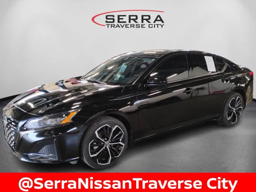 2023 Nissan Altima 2.5 SR photo 1