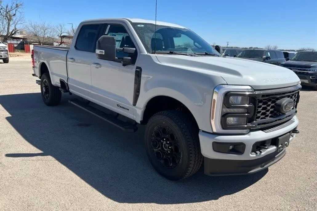 2025 Ford F-350 Lariat photo 1
