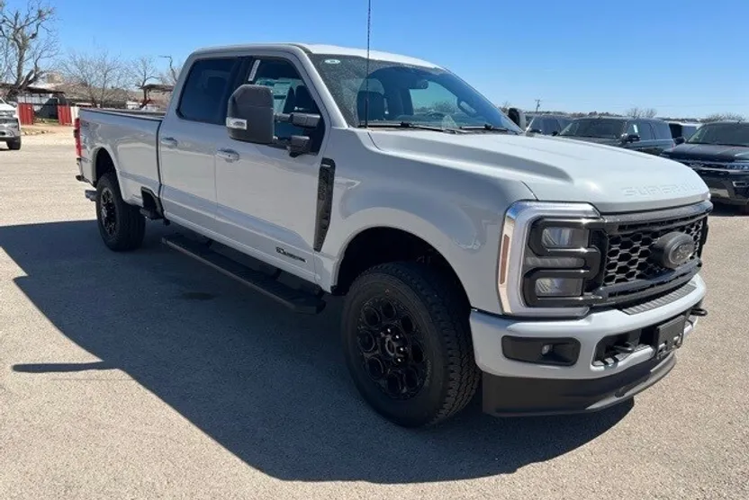 2025 Ford F-350 Lariat photo 1