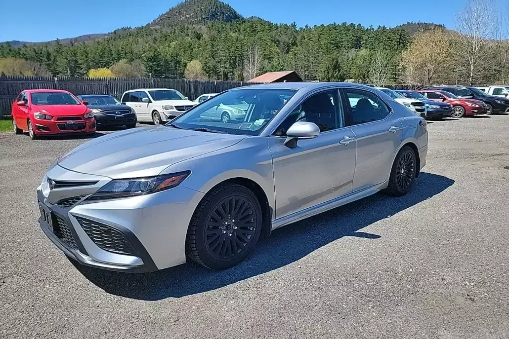 2023 Toyota Camry SE photo 1
