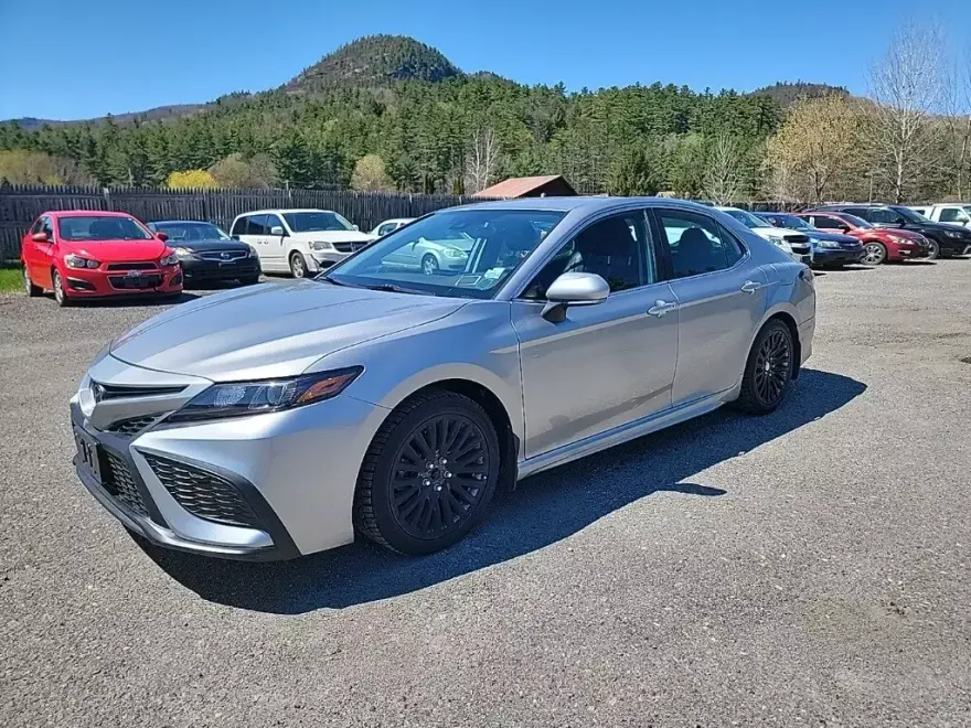 2023 Toyota Camry SE photo 1