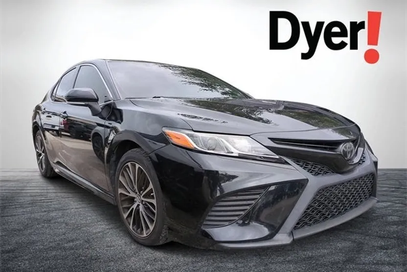 2019 Toyota Camry SE photo 1