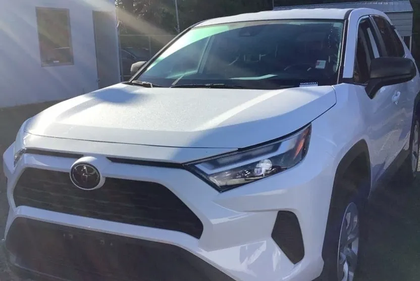 2024 Toyota RAV4 LE photo 1
