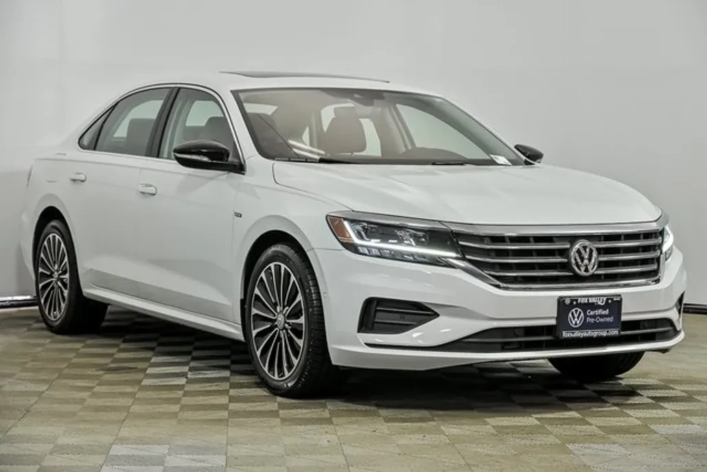 2022 Volkswagen Passat 2.0T Limited photo 1
