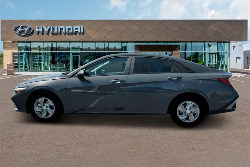 2025 Hyundai Elantra SE photo 1