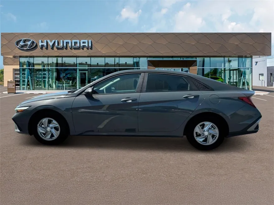 2025 Hyundai Elantra SE photo 1