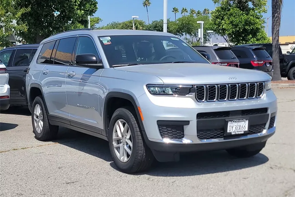 2024 Jeep Grand Cherokee Laredo photo 1