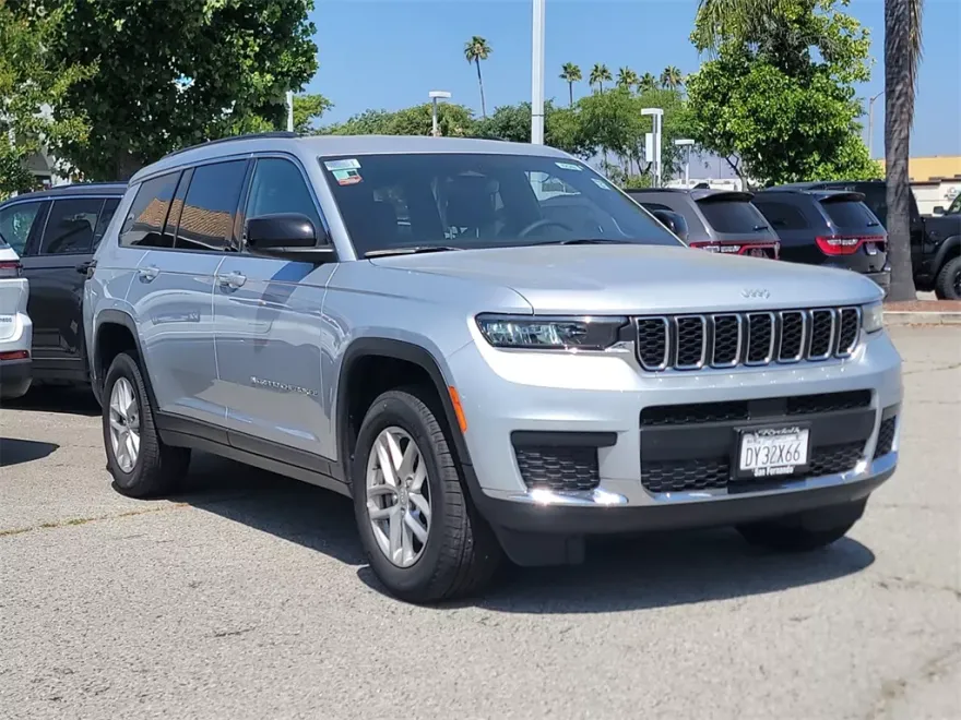 2024 Jeep Grand Cherokee Laredo photo 1