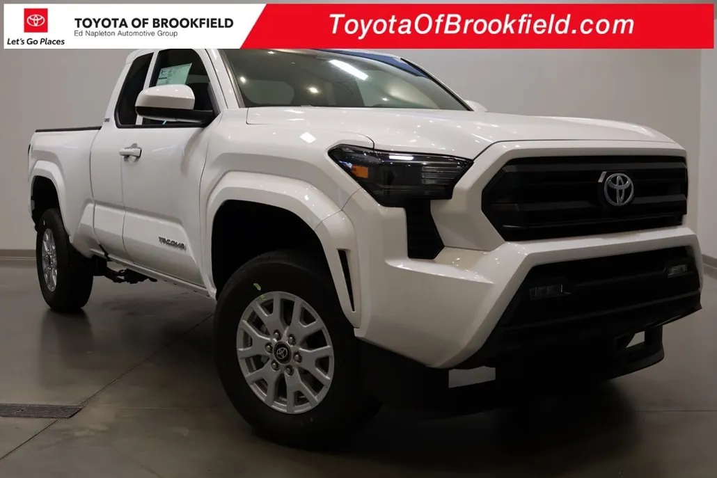 2025 Toyota Tacoma SR5 photo 1