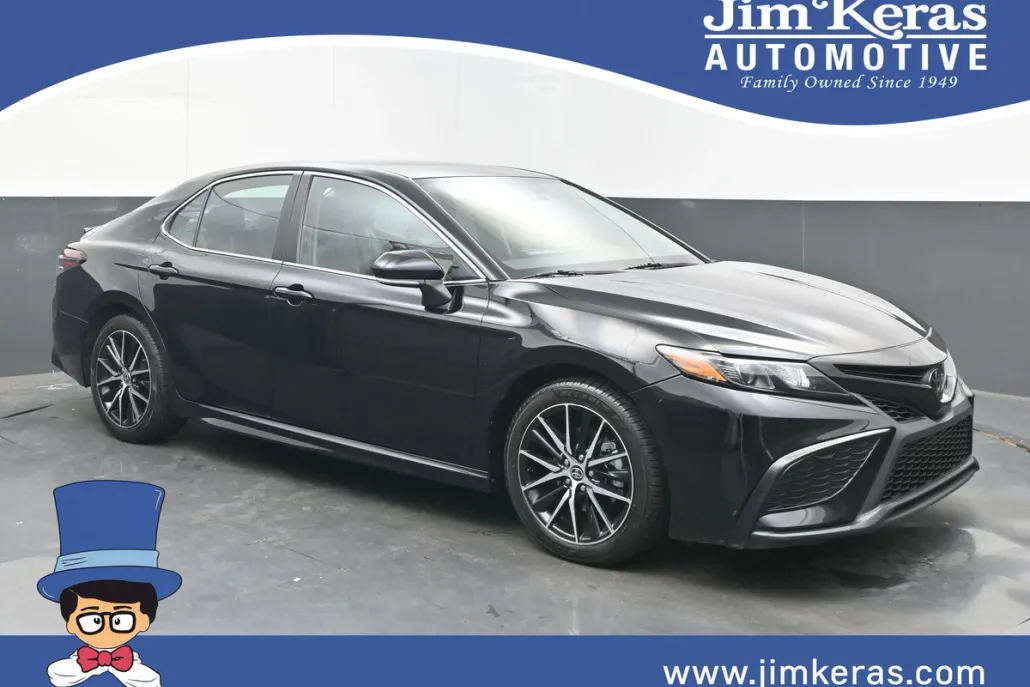 2023 Toyota Camry SE photo 1