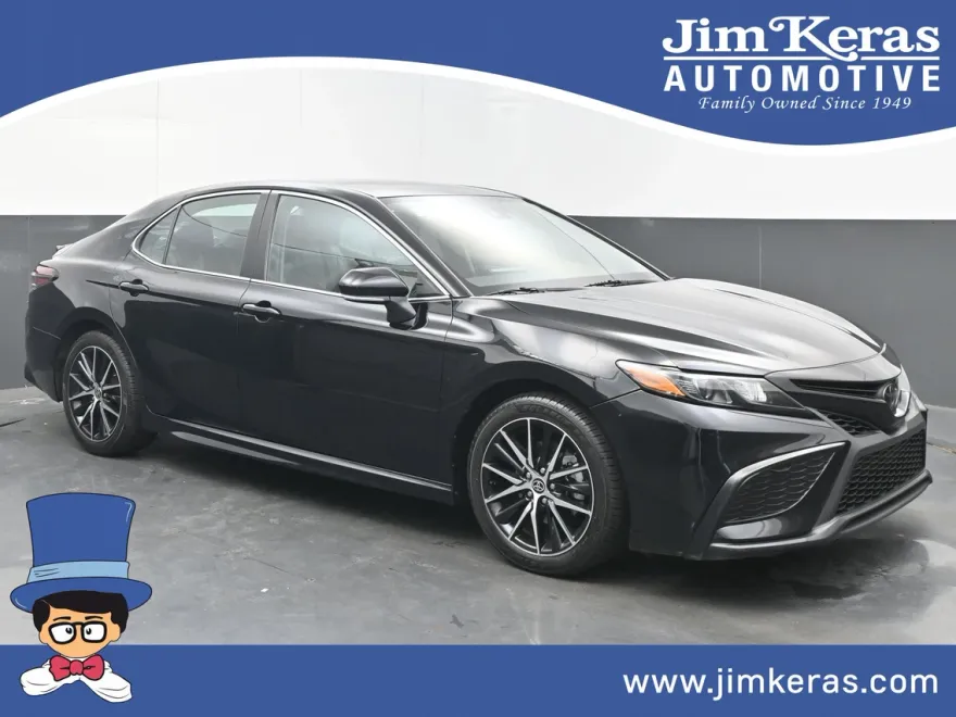 2023 Toyota Camry SE photo 1