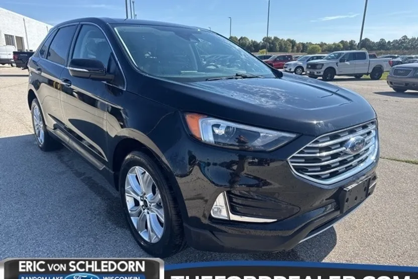 2024 Ford Edge Titanium photo 1