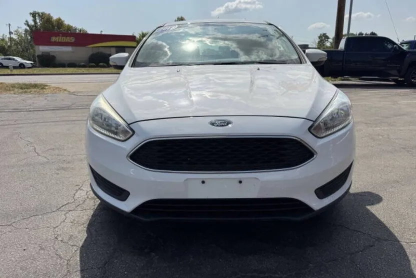 2017 Ford Focus SE photo 1